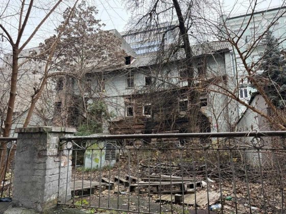 Продаж окремо стояча будівля [345м2], Під реконструкцію. Підвал, центр