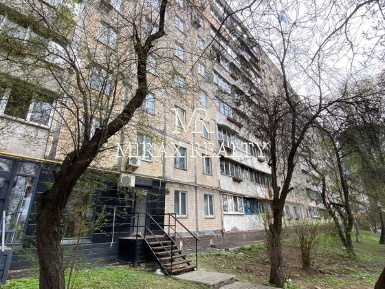 Терміновий продаж фасадного приміщення на вулицю Звіренецька Печерськ