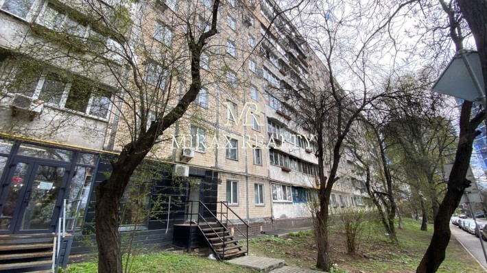 Терміновий продаж фасадного приміщення на вулицю Звіренецька Печерськ - фото 1