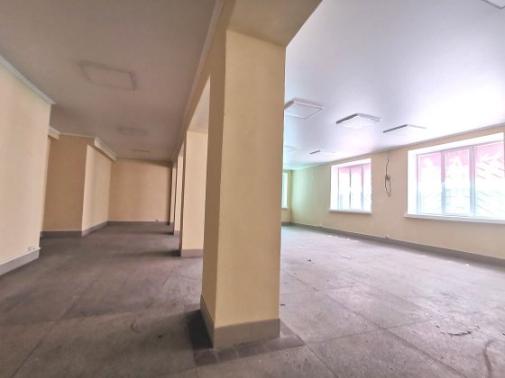 Комерція на фасаді продаж 830 м2 Житомир