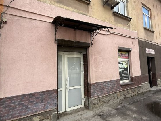 Продаж фасадного приміщення терміново Львів