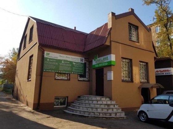 Продам офисное здание низ проспекта Поля Дніпро