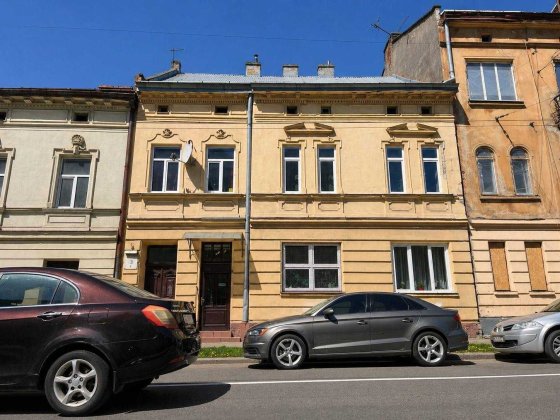 Продаж приміщення з фасадним входом навпроти Політехніки Львів