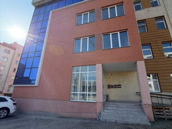 Продаж офісного приміщення по вул.Перфецького 11-Б, цокольне приміщення 159,7 м2 Львів