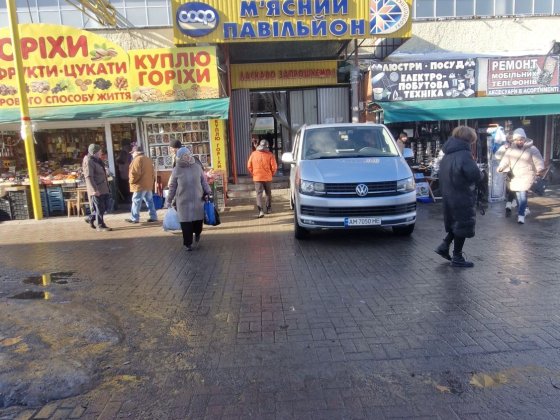 Продам готове місце на ринку "Житній" з холодильним обладнанням Житомир