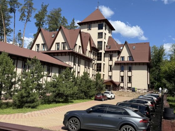 ПРОДАЄТЬСЯ-Бізнес Центр”KRAKOW”з Ресторанно-Готельним Комплексом,в Києві/Берестейське шосе Київ