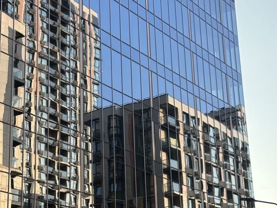 У продажу сучасна будівля в центрі Печерська.
