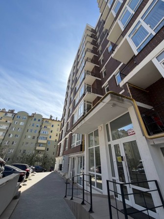 Комерційне приміщення у Львові | 67 м², фасад, Малоголосківська - фото 1