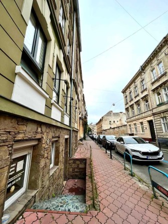Продаж приміщення. вул. Ст. Бандери-І. Калинець-бл. Центр - фото 1