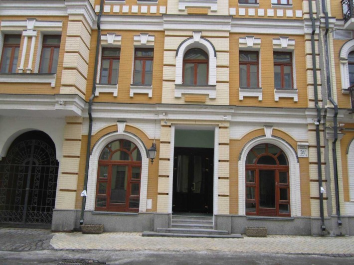 Фасадне приміщення з мережевим орендарем, Поділ, Воздвиженка - фото 1