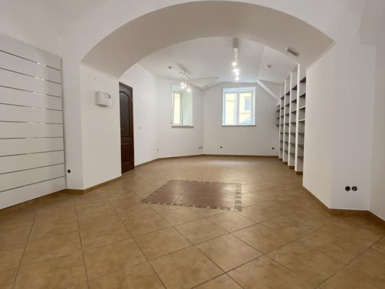 Продаж  комерці приміщення на пл.Митній ближній Центр Львів