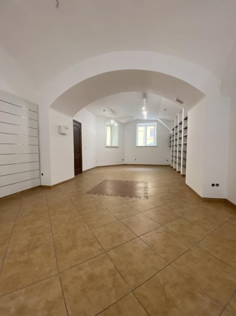 Продаж  комерці приміщення на пл.Митній ближній Центр - фото 1