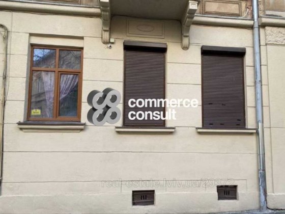 Продається комерційне фасадне приміщення на перехресті вулиць С.Бандери-Єфремова Львів
