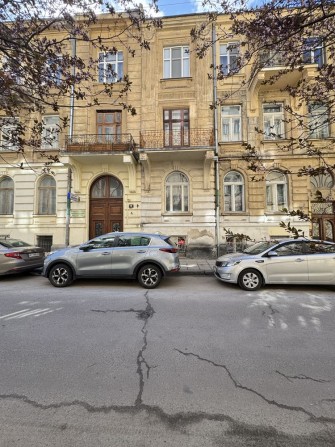 Продаж нежитлового приміщення в центрі Львова, вул Кониського - фото 1