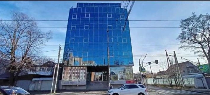 Продаж нежитлової будівлі  загальною площею 3 571,1 кв.м. - фото 1