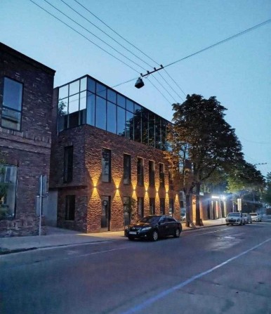 Продаж комерційного приміщення по вул. Хмічній з діючим орендарем - фото 1