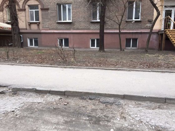 Продам ООО  неработающее( с помещ 180 м кв ) , но отч сдаю в 2004 году Запорожье