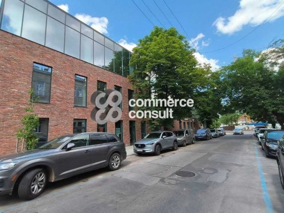 Продаж  приміщення в новому БЦ з орендарем,  ближній центр Львів