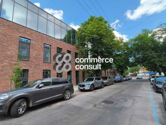 Продаж фасадного  приміщення в новому БЦ з орендарем,  ближній центр Львів
