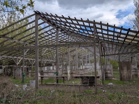Продам дерев'яний  з покрівлею профнастил Ангар 1300  м2 Київ