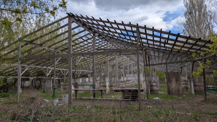 Продам дерев'яний  з покрівлею профнастил Ангар 1300  м2 - фото 1