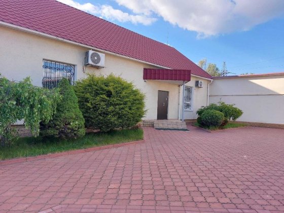 Продам капитальный склад с рампой и офисным  помещением ул. Ательная.