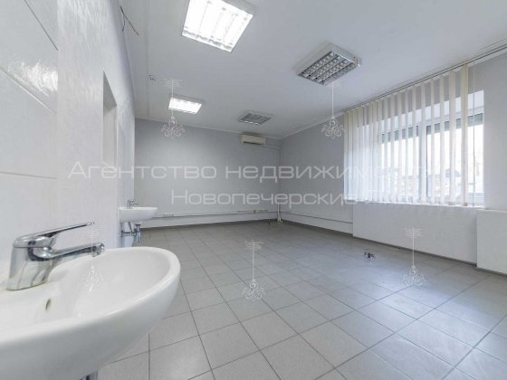 Продаж комерційного приміщення 65м2 по вул. Волинська, 10 Київ