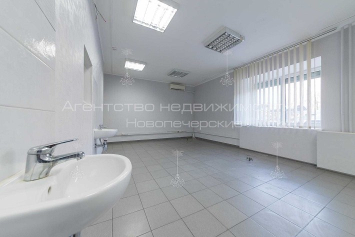 Продаж комерційного приміщення 65м2 по вул. Волинська, 10 - фото 1
