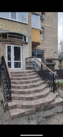Продаж Новодарницька 6 Нежитлового приміщення 70 м 1й пов Фасад - фото 1