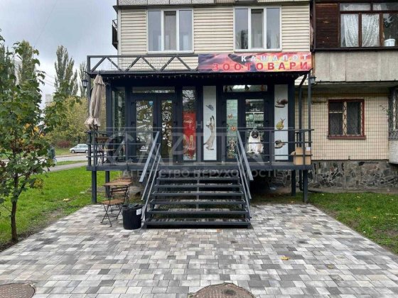 9 РОКІВ ОКУПНІСТЬ ! Продам фасадне торгівельне приміщення з орендарем