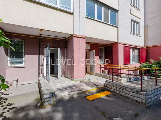 Продаж фасадного приміщення з орендарями - готовий бізнес! Київ
