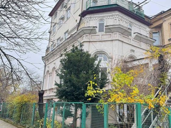 Отдельностоящее здание в центре города