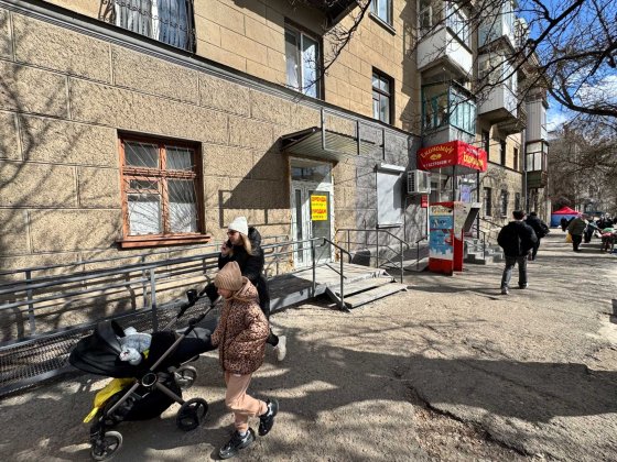 8 Березня 53 кв.м. фасад ремонт прохідняк жваве місце