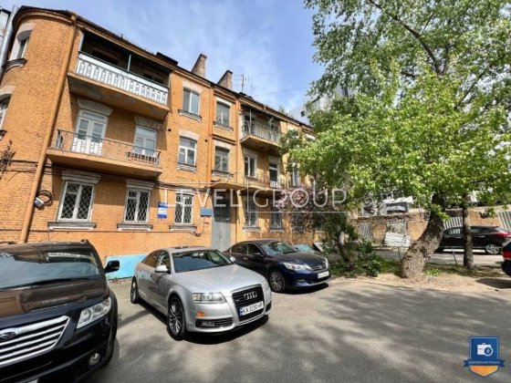 Терміновий продаж окремо стоячої будівлі в престижному серці Києва