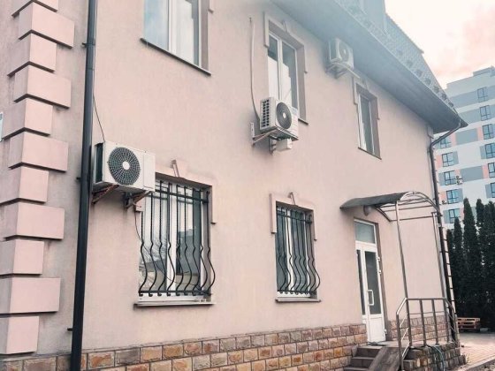 Продаж окремої будівлі майновий комплекс Львів Львов