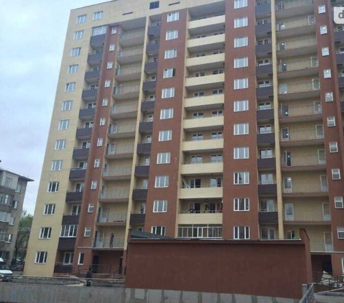 Продам помещение в полуцоколе -60 кв.м. под любой вид бизнеса- не фасад- ул.Заболотного - фото 1