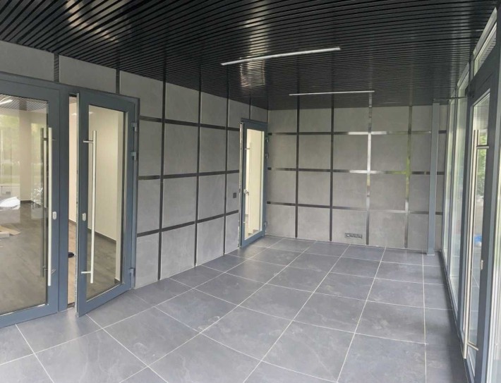 Продаж! Осокорки, Урлівська. Нежитловий фонд, фасад 28,2 м2. Без% - фото 1