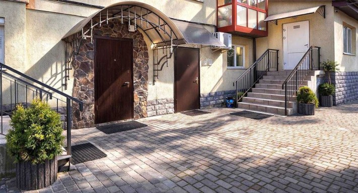 Продаж комерційного приміщення на вул. Райдужна, площа 72.2 кв.м - фото 1