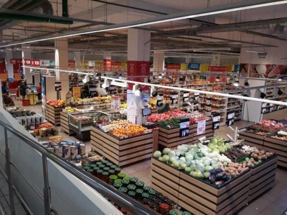 Продаж торгового приміщення, фасад, з орендарем. Саперно-Слобідська