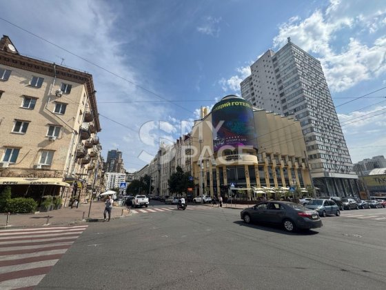 ***Продам фасадне комерційне приміщення 100м2 на Шота Руставелі*** Київ