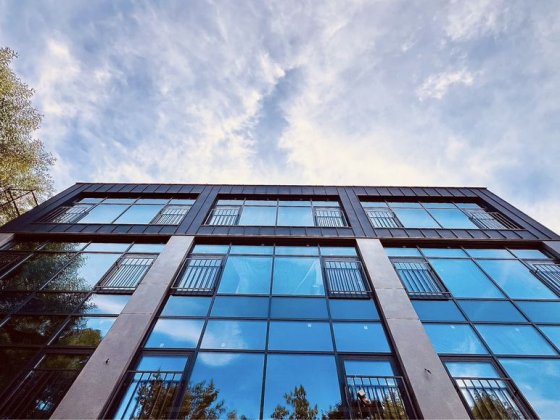 Продажа здания в Киеве.  2103м2, участок в собственности. Центр рядом