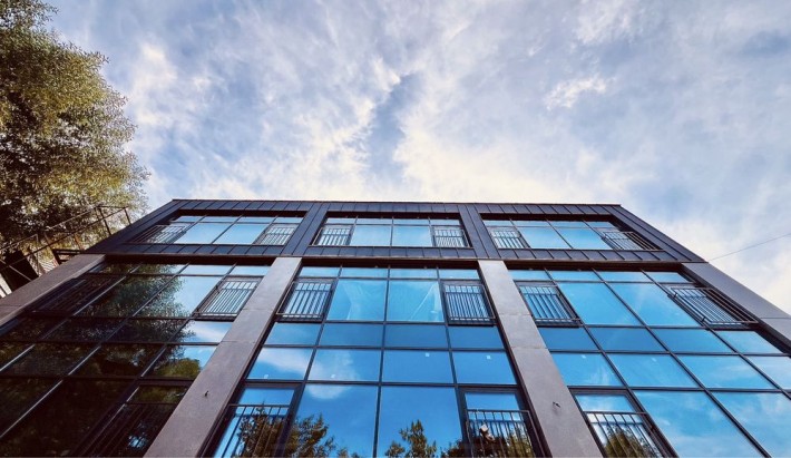 Продажа здания в Киеве.  2103м2, участок в собственности. Центр рядом - фото 1