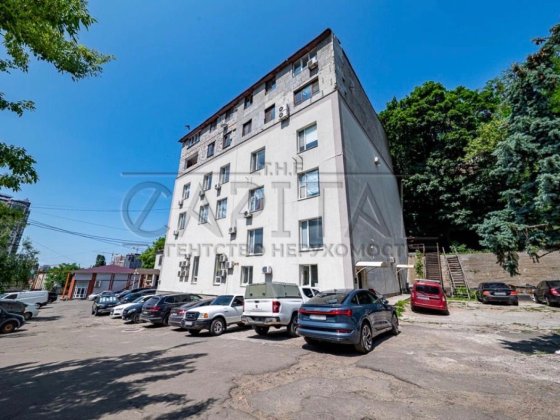 Продаж офісного приміщення 614 м2 у центрі Києва.