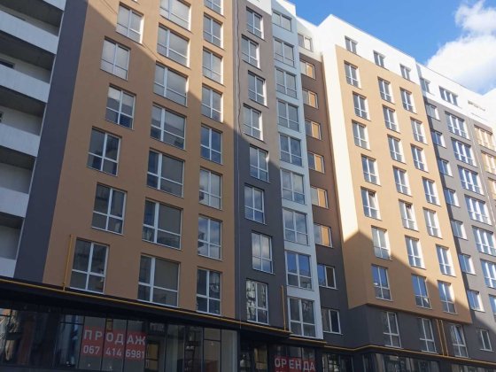 Продаж фасадного  комерційного приміщення 120 кв. Ціна 270 000 $.Торг. Львів