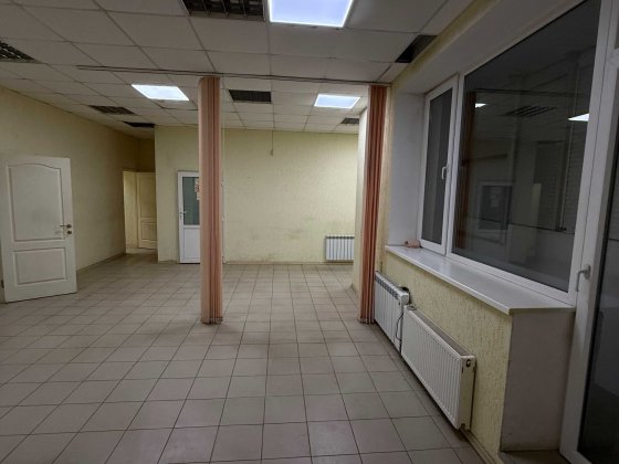 Продам помещение в новострое под офис,салон,кофейню м.Защитников Укр Харьков