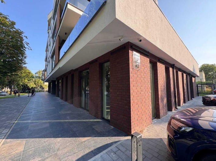 БЕЗ КОМІСІЇ ПРОДАЖ КОМЕРЦІЇ в зданій новобудові вул.Окружна,43 - фото 1