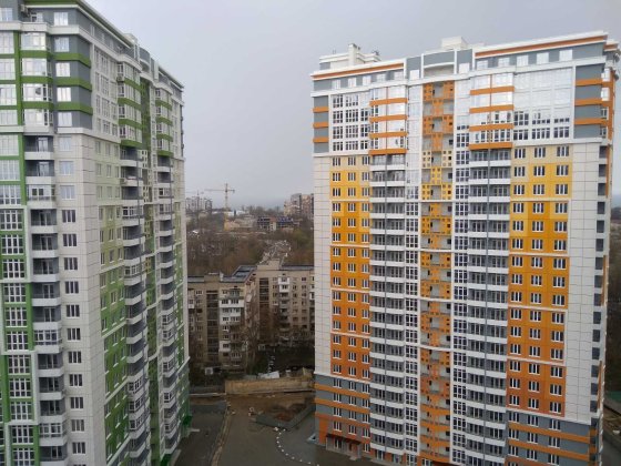 Продам комерційне нриміщеня в ЖК Чотири сезони на пр-ті Лесі Украінки Одесса