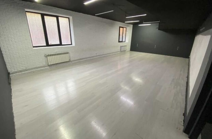 Коммерческое помещение 154 м² с ремонтом в жилом доме - сухое! - фото 1