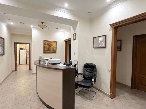 Продаж будівлі у центрі Київа. 7352.м2 Паркінг-45авт. Хрещатик -1.8км