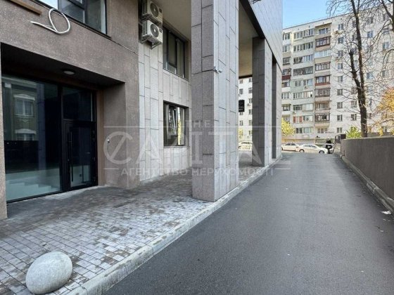 Продаж фасадного приміщення в ЖК Cardinal, 55м2, Печерськ, Київ
